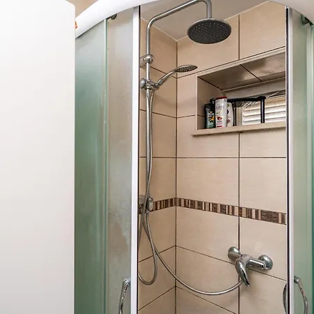 1 Bedroom Amazing In Σπίτι διακοπών Komolac