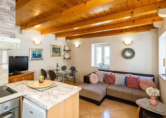 1 Bedroom Amazing In Casa de Férias Komolac