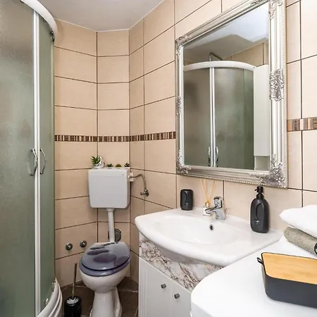 Holiday home In With Kitchen Komolac
