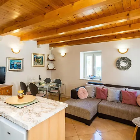 1 Bedroom Amazing In بيت للعطل Komolac